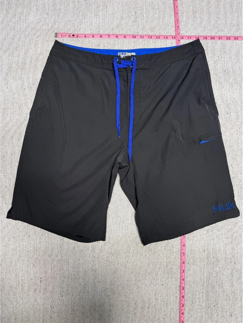 Huk Performance Fabrics Men's Black & Blue Fishing Shorts M